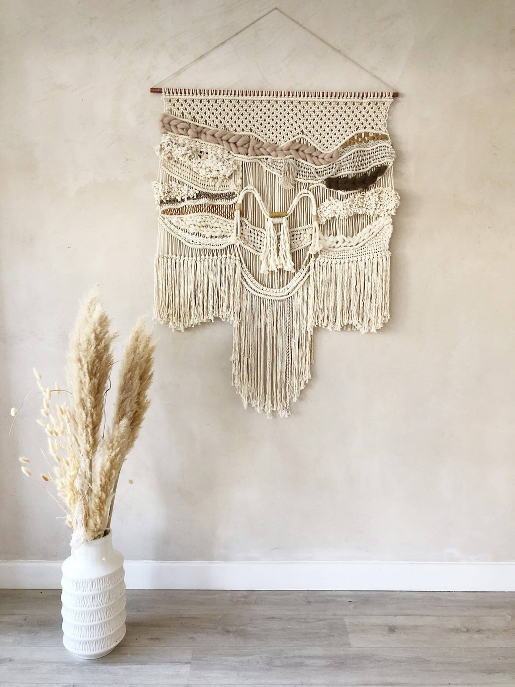 THE BAY Modern Wallhanging with Ceramic Detail